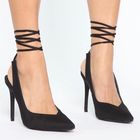 NWT black heels lace up, V shape in front - Picture 3 of 4
